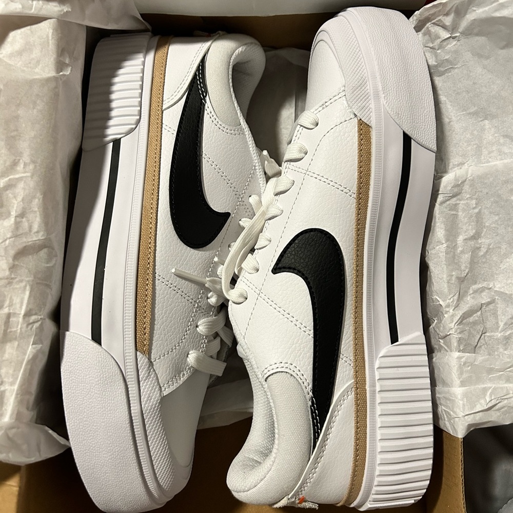 NWT Nike Court Legacy Lift